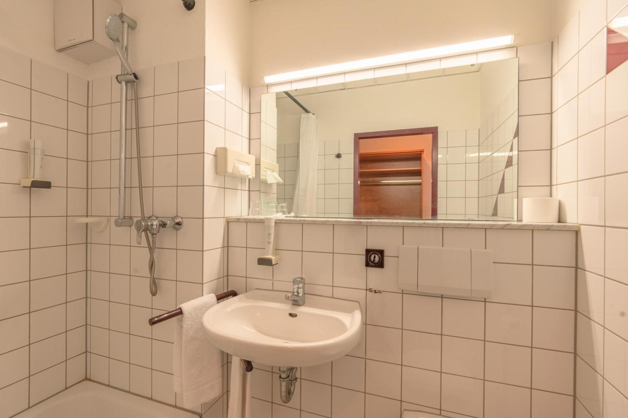 Euro-Hotel Каппель-Графенхаузен Экстерьер фото